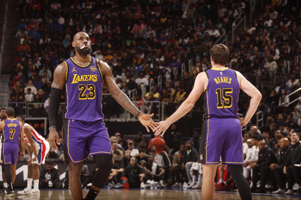 直接宣布与 直接宣布与