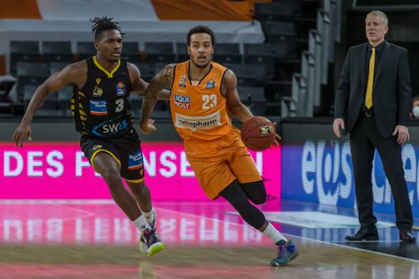 决定性的作 决定性的作